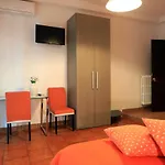 Guest house Primo Piano - Policlinico 3*